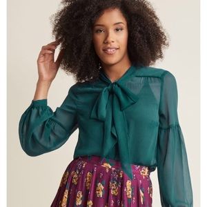 ModCloth Tie Neck shirt. Size 1X